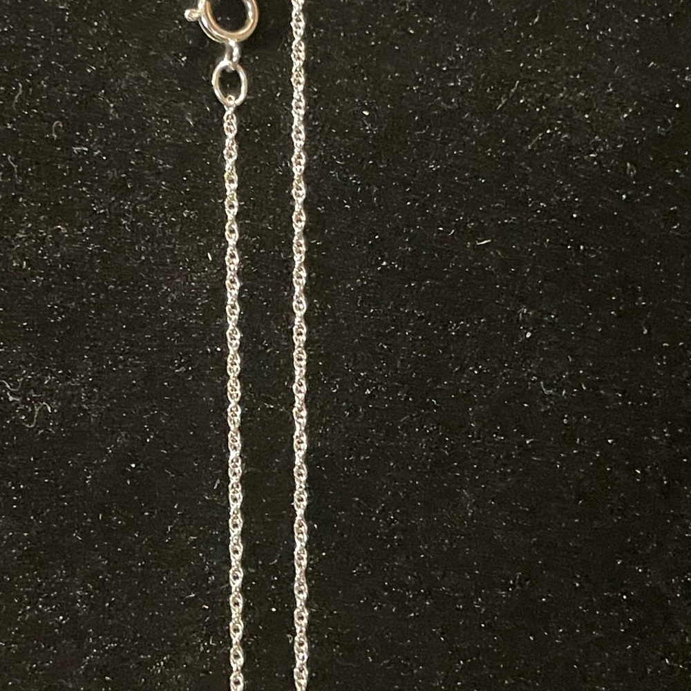 Elegant Silver Heart Pendant Necklace - Picture 4 of 6